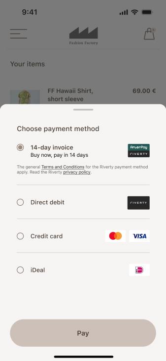 Ecrã de checkout móvel com opções de pagamento, incluindo a fatura de 14 dias da Adyen via Riverty